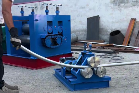 Small pipe bending machine